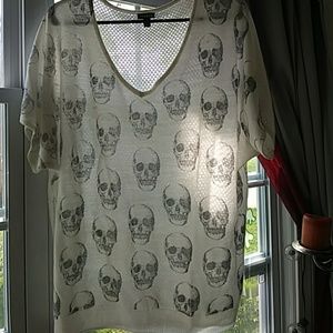 White skull shirt.